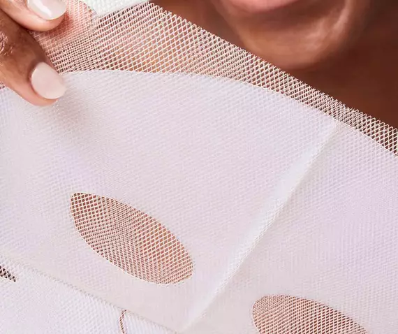 Fibras de biocelulosa impregnadas